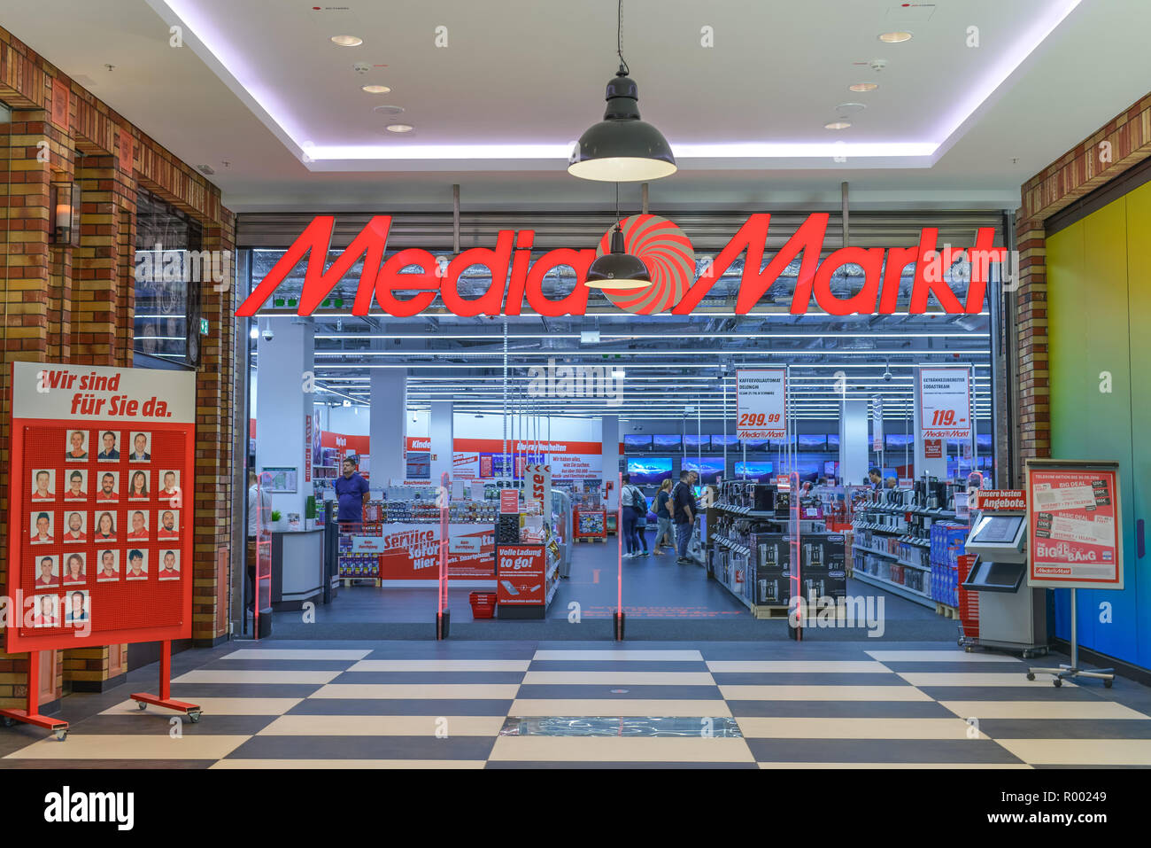 Media Markt Sign with Big Letter M in Front of a Store Editorial Image -  Image of center, concept: 209721785