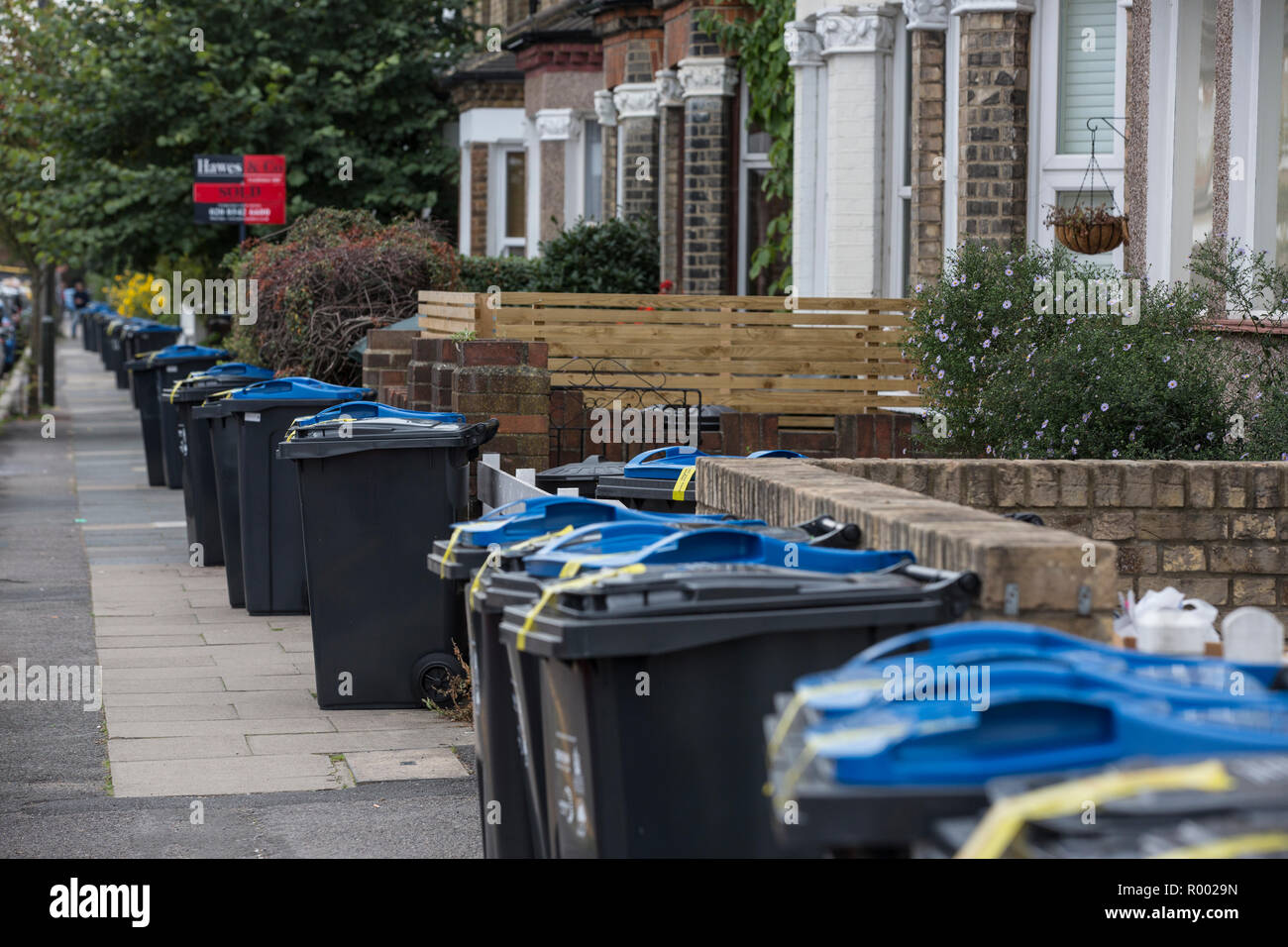 Rubbish collection uk hi-res stock photography and images - Alamy