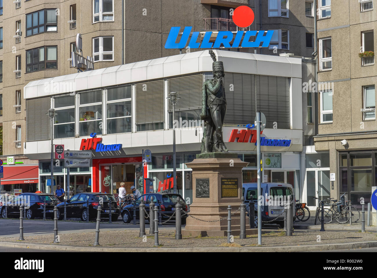 Supermarket hit Ullrich, monument general of Zieten, Mohrenstrasse, middle,  Berlin, Germany, Supermarkt Hit Ullrich, Denkmal General von Zieten, Mitte  Stock Photo - Alamy