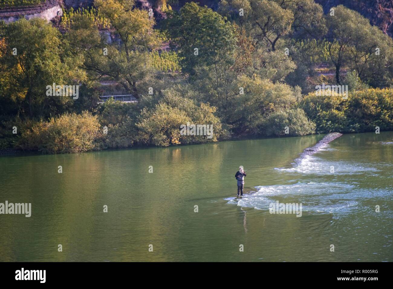 WINNINGEN FISHERMAN ON WEIR THE RIVER MOSEL VALLEY GERMANY Stock Photo