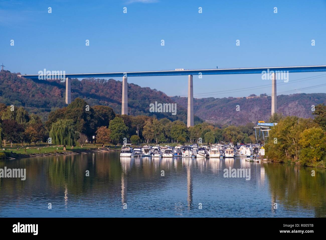 WINNINGEN A61 ROAD CROSSING OF THE RIVER MOSEL VALLEY GERMANY WITH MARINA BELOW Stock Photo