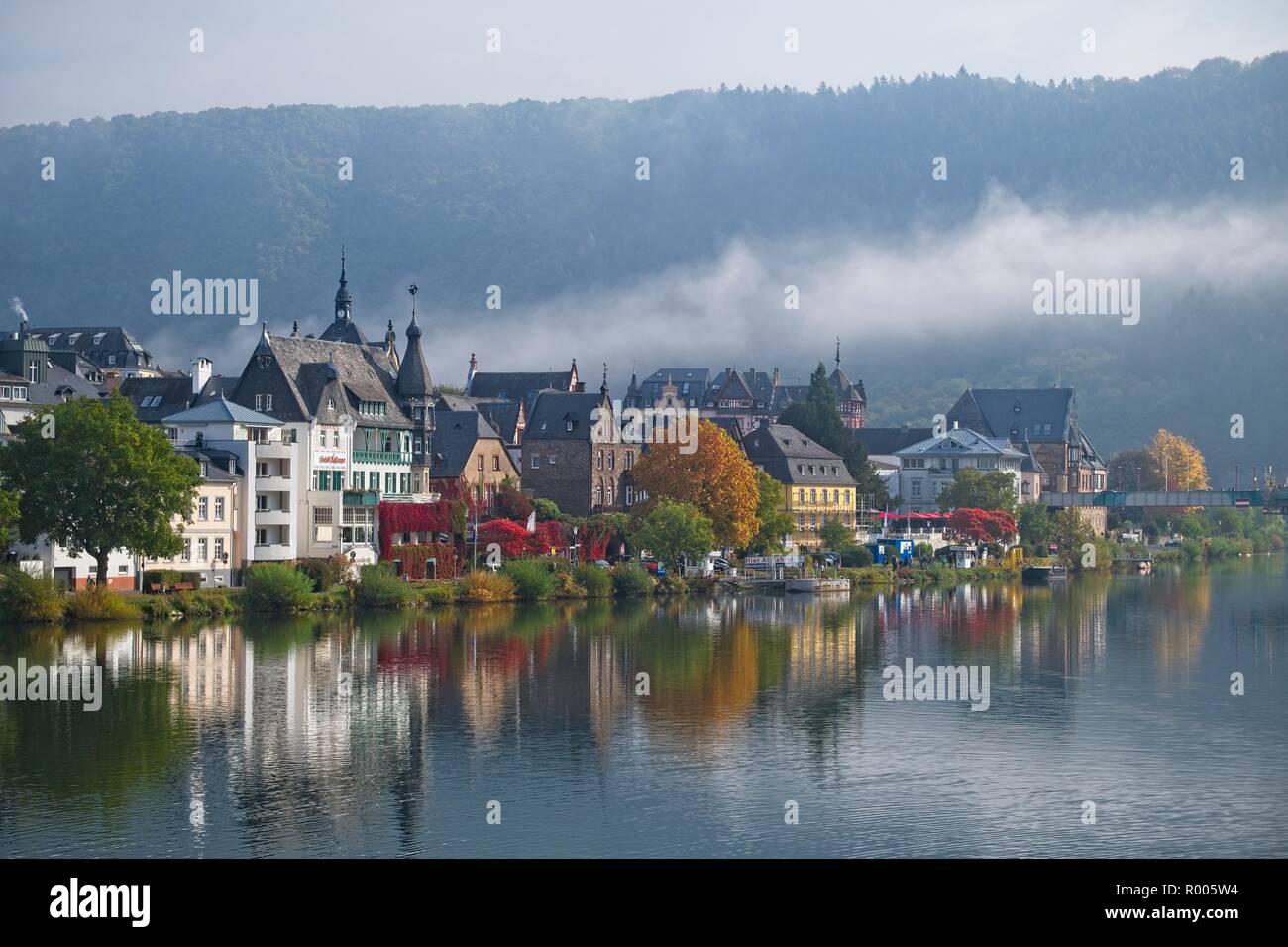 TRABEN RIVER FRONT FROM TRABECH ACROSS THE RIVER MOSEL VALLEY GERMANY Stock Photo