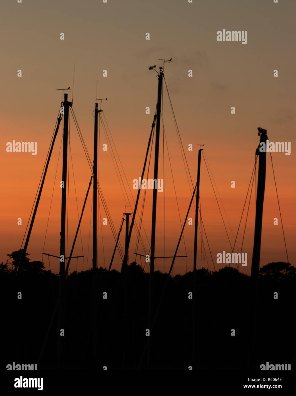 Boat silhouettes hi-res stock photography and images - Alamy