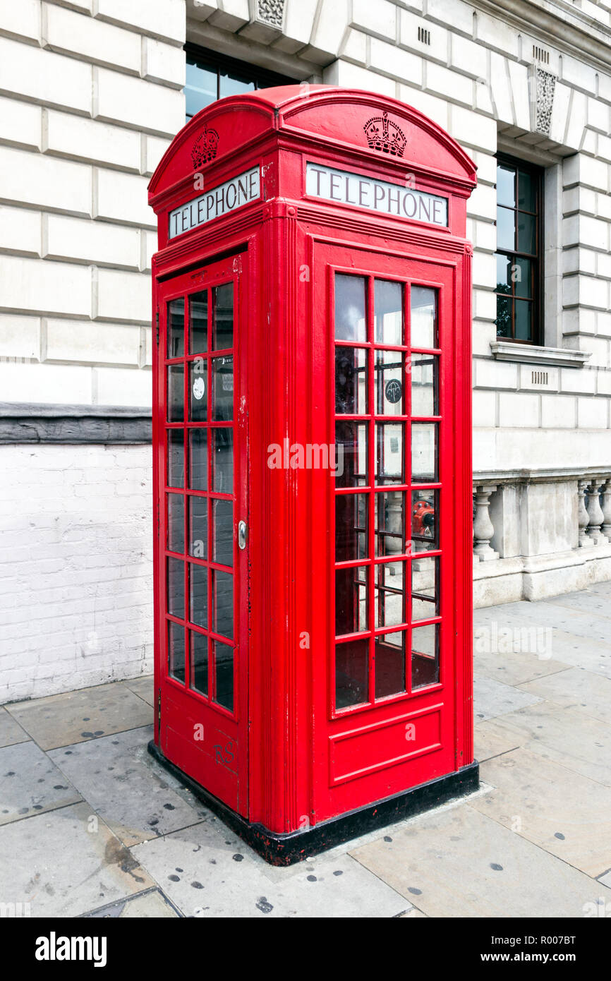Traditional British red telephone box in London Stock Photo Alamy