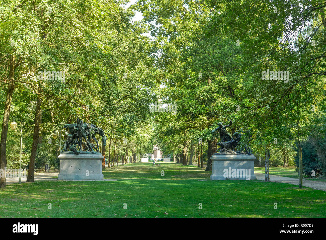 Avenue Fasanerie, zoo, middle, Berlin, Germany, Fasanerieallee