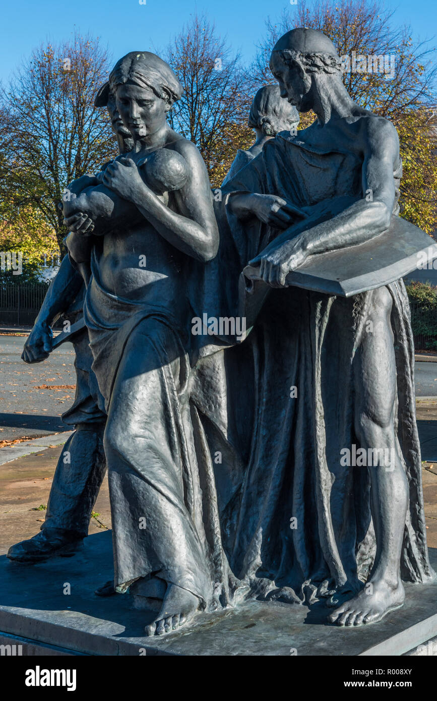 Statue depicting Industry, education, and charity, Leverhulme Memorial in Port Sunlight, Wirral, Merseyside Stock Photo