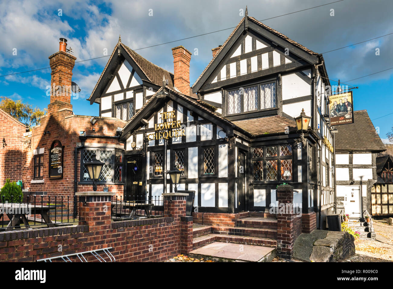 The historic medieval Lower Chequer Inn in Sandbach, Cheshire Stock ...