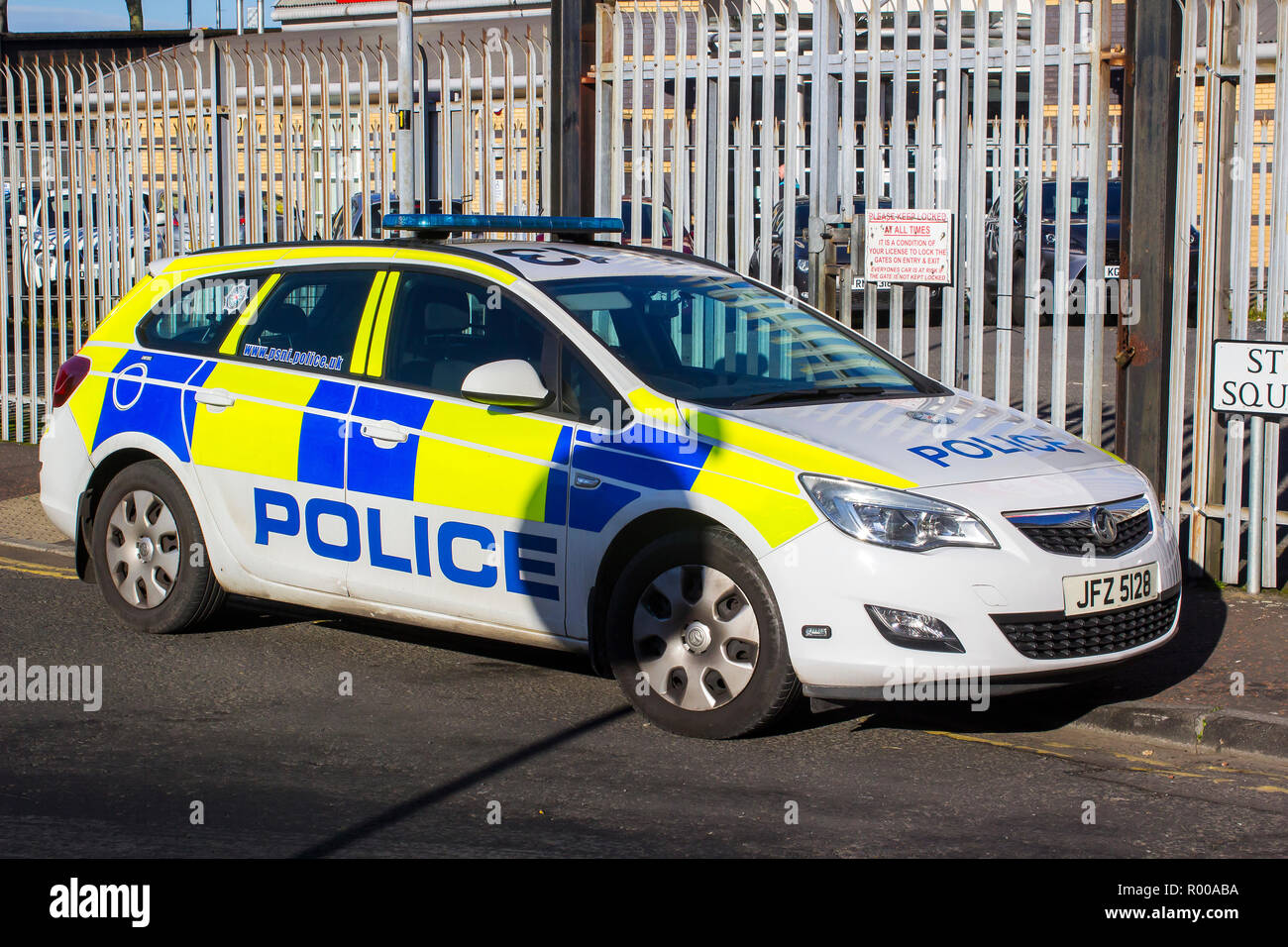 30 October 2018 An empty PSNI high visibility patrol car parked in Belfast Northern Ireland while officers deal with a call out in Great Victoria Stre Stock Photo