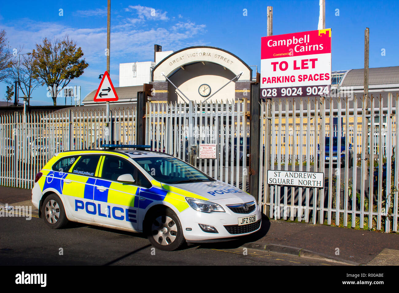 30 October 2018 An empty PSNI high visibility patrol car parked in Belfast Northern Ireland while officers deal with a call out in Great Victoria Stre Stock Photo