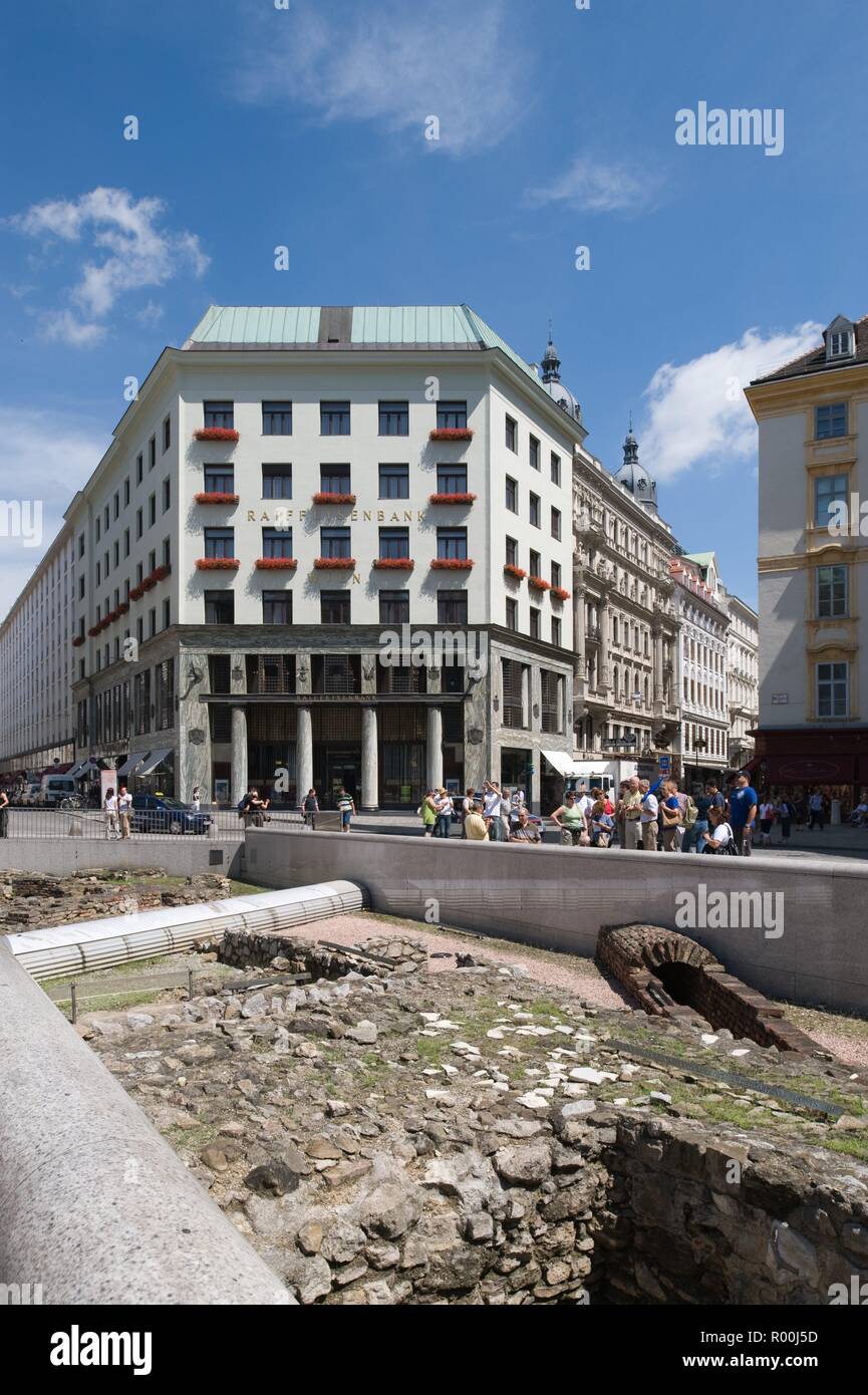 Wien, Michaelerplatz, Loos-Haus - Vienna, Michaelerplatz, House by Adolph Loos Stock Photo