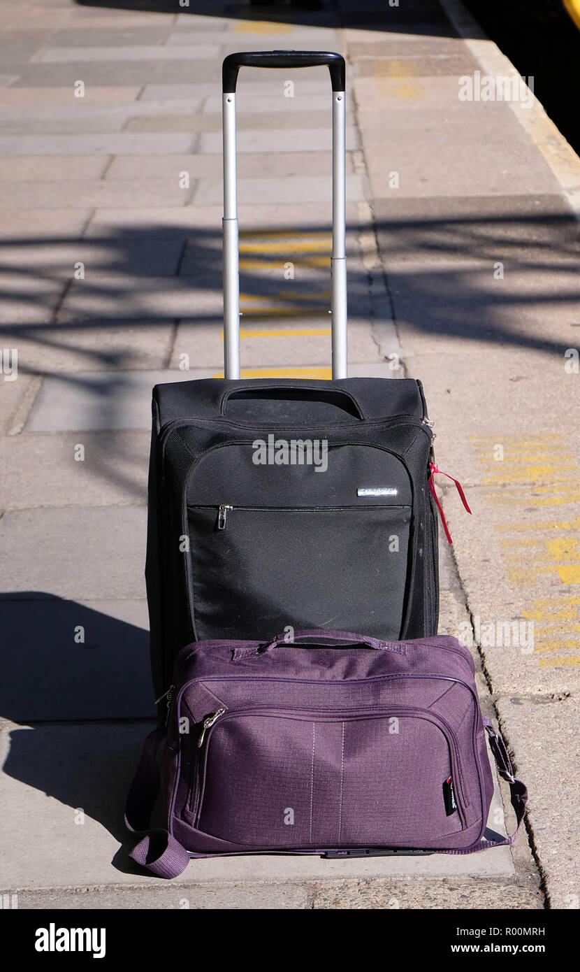 Pic shows: New tiny bag size allowed on Ryanair planes for free. Purple bag  is the new size 40-20-25 cm next to the old allowed (wheelie bag) which w  Stock Photo - Alamy