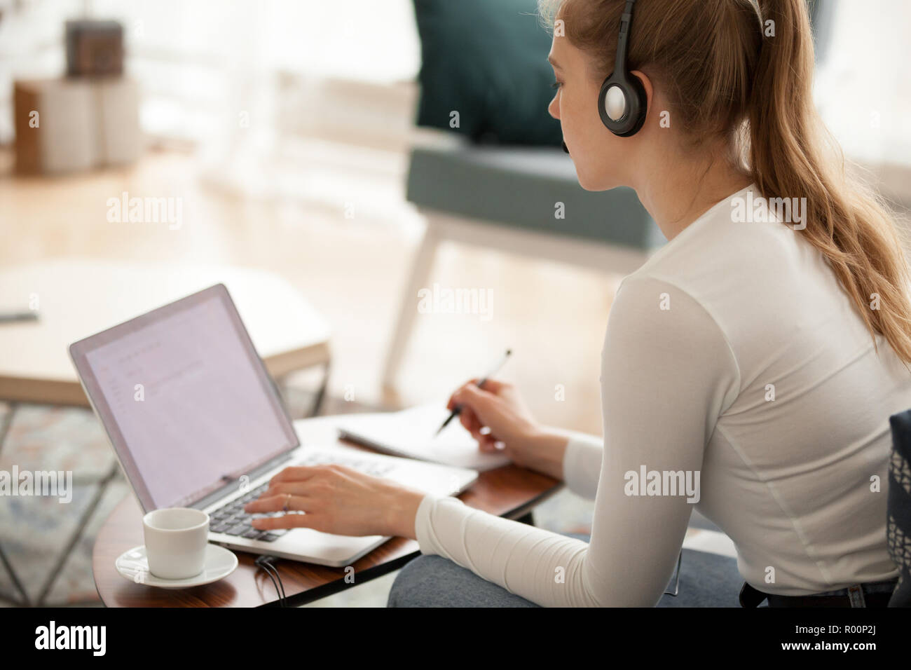 using headphones with laptop