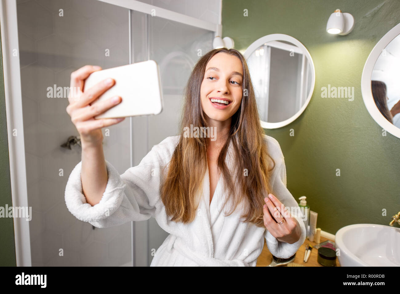 Girl selfie bathroom hi-res stock photography and images - Alamy