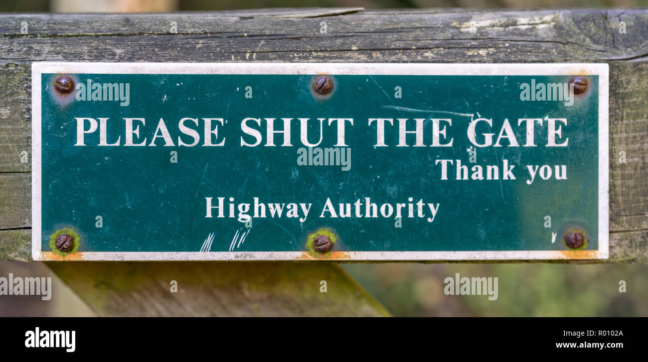Please Shut The Gate sign, The Cotswolds, Gloucestershire, England, United Kingdom Stock Photo