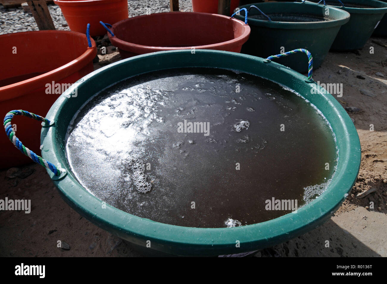 Bassine deau hi-res stock photography and images - Alamy