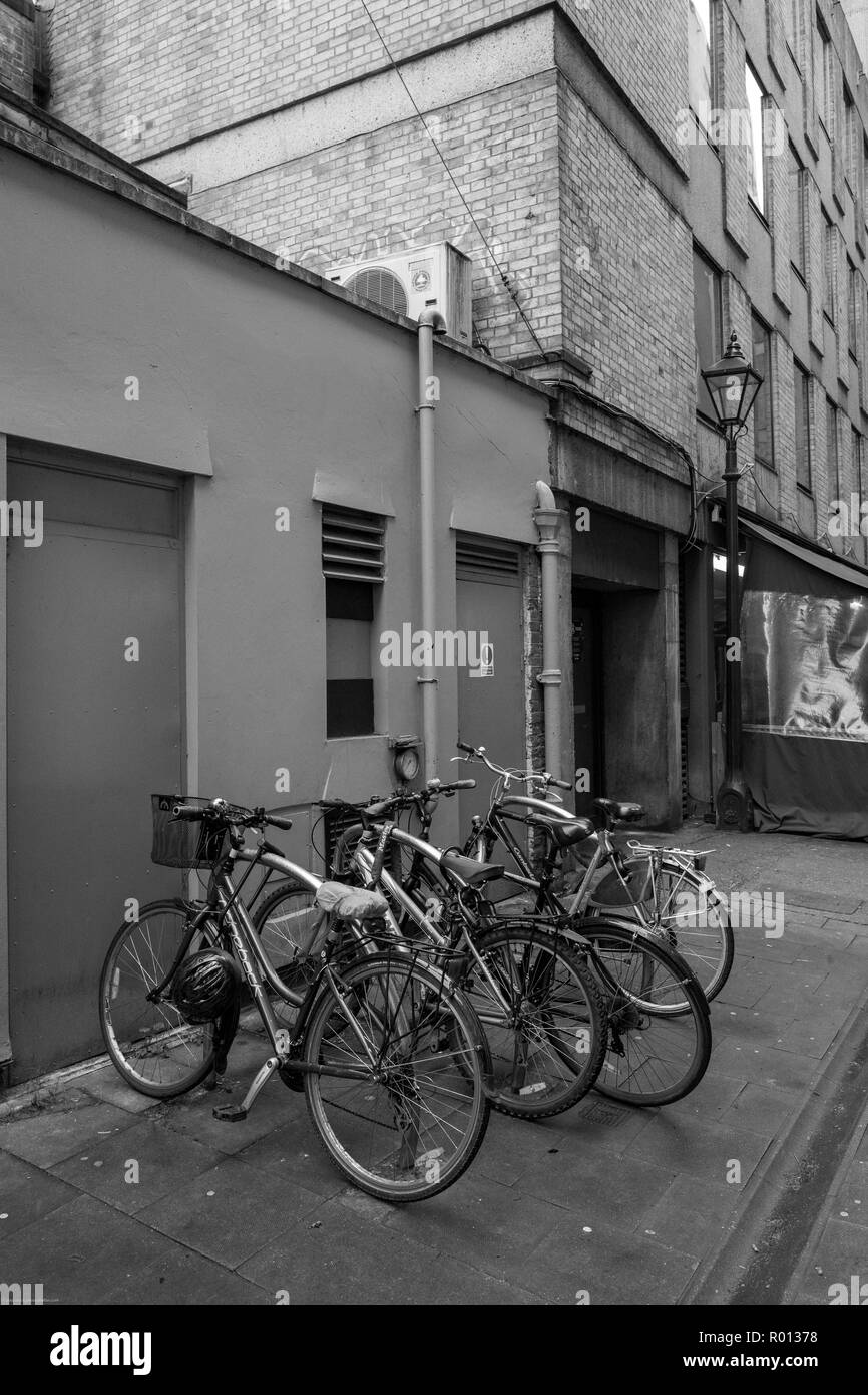Oxford. England  United Kingdom.  General View, General View, small alley way between the streets, Cycle Rack. Oxford City Centre,  Thursday  21/12/20 Stock Photo