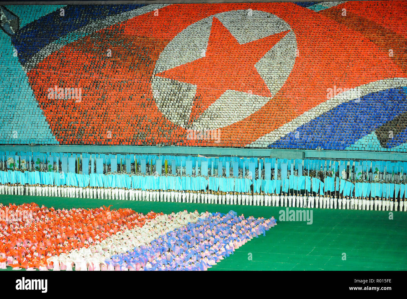 Pjoengjang, North Korea, giant mosaic, dancers and acrobats at the Arirang Festival Stock Photo
