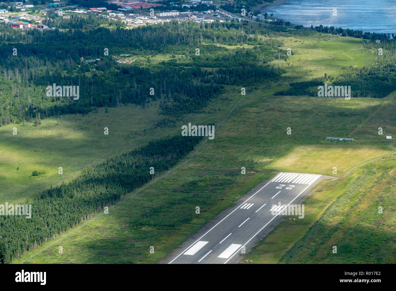 Alaska airlines plane at terminal hires stock photography and images