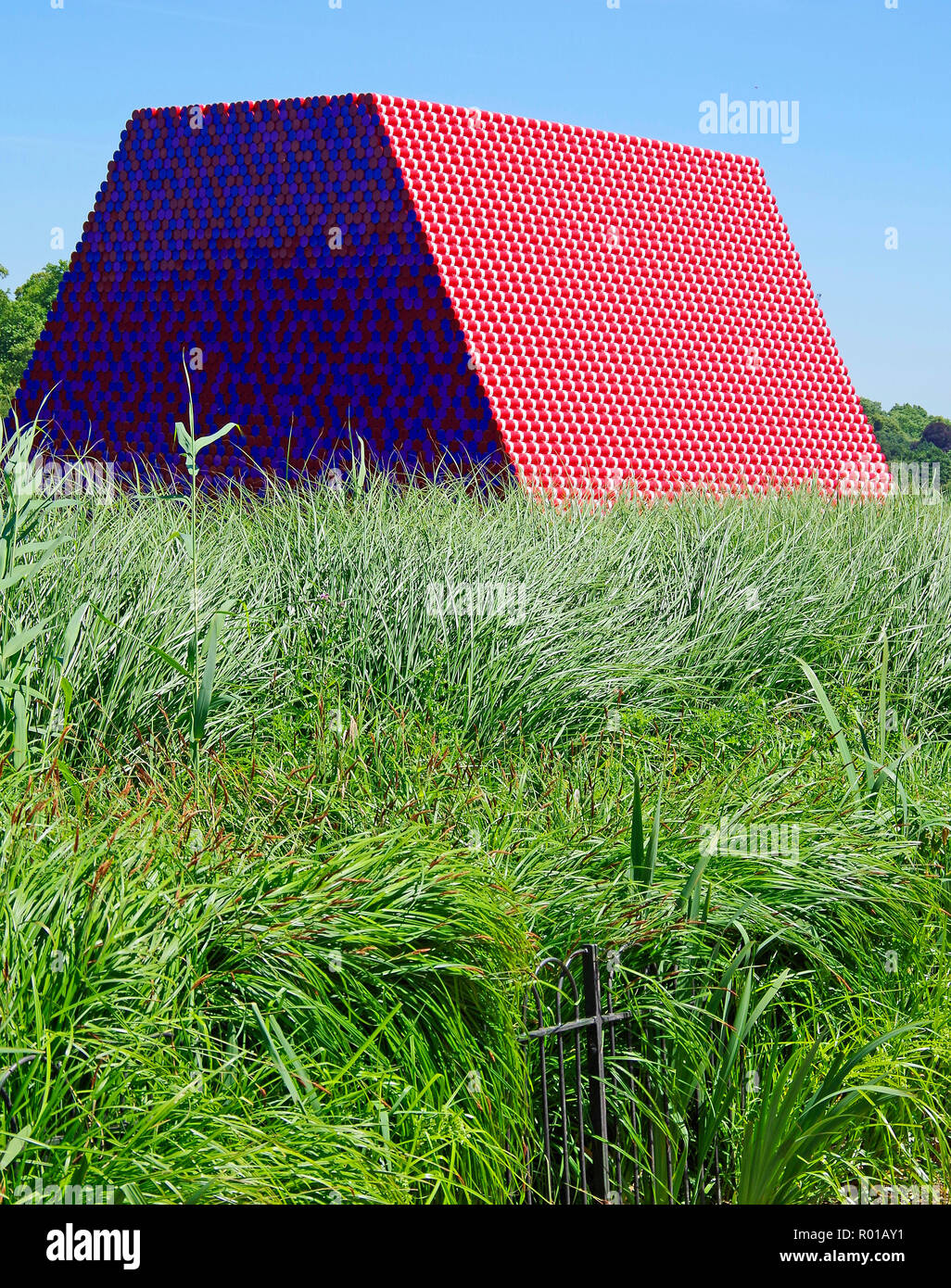 The London Mastaba, an Environmental Art work, 7506 painted oil drums floating on the Serpentine Lake in Hyde park, London. Stock Photo