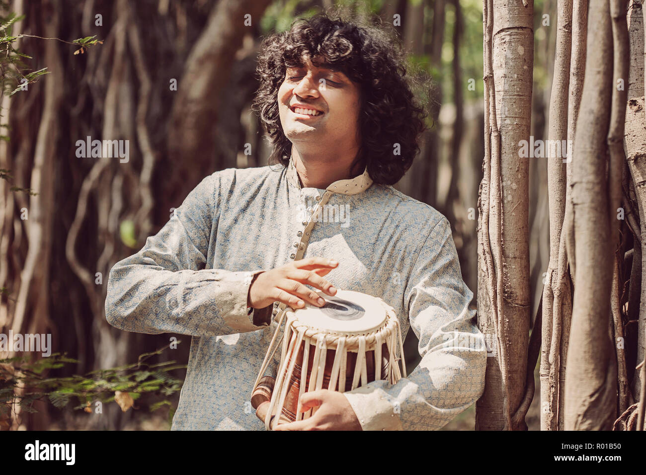 Tiruvannamalai, Tamil Nadu, India, January 28, 2018: Musician Praveen  Narayan playing on his tabla music instrument Stock Photo - Alamy