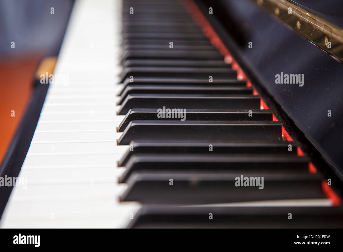 new modern piano keyboard indoor with daylight closeup Stock Photo - Alamy