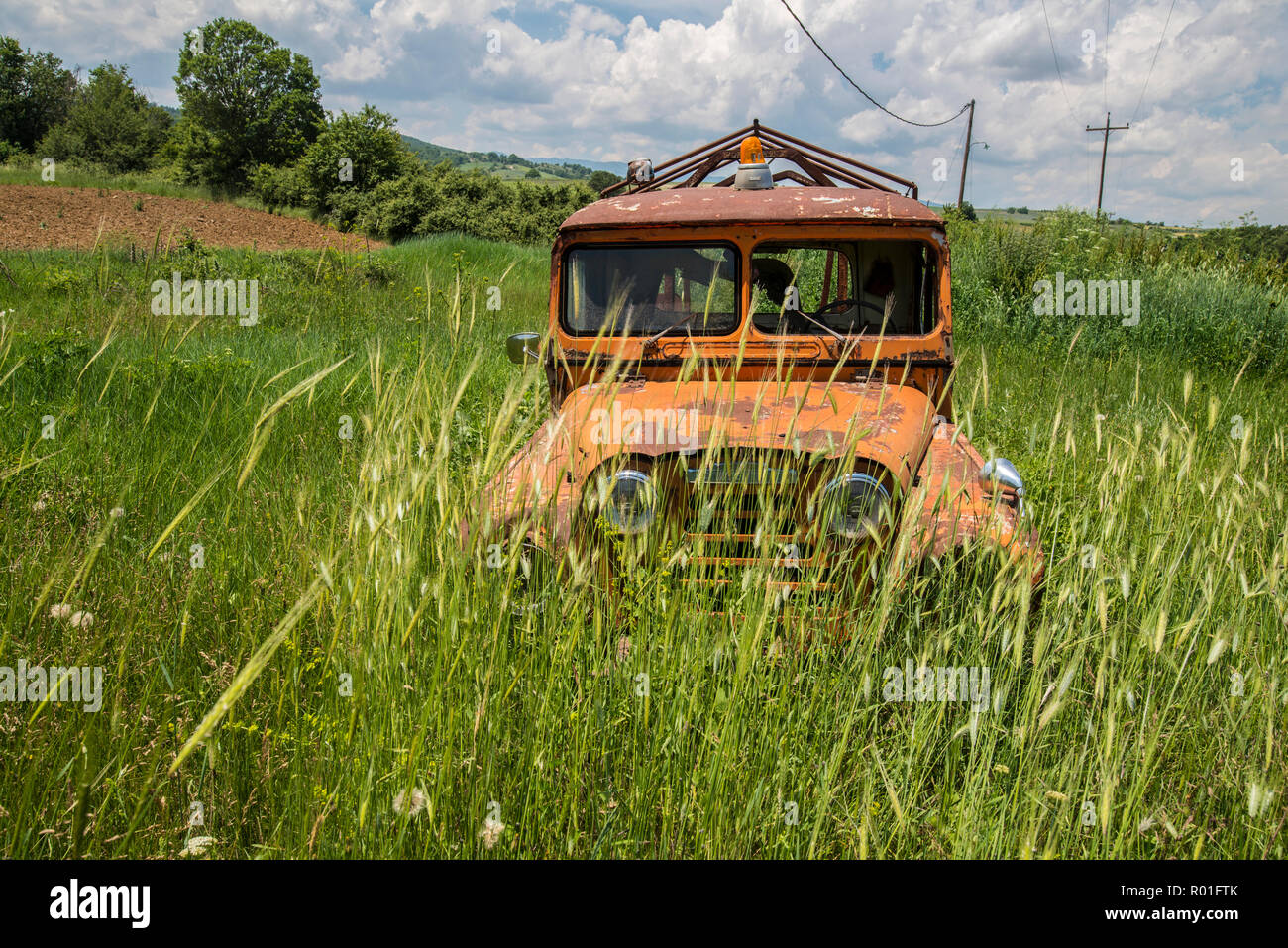 Abandoned old truck wreck hi-res stock photography and images - Alamy