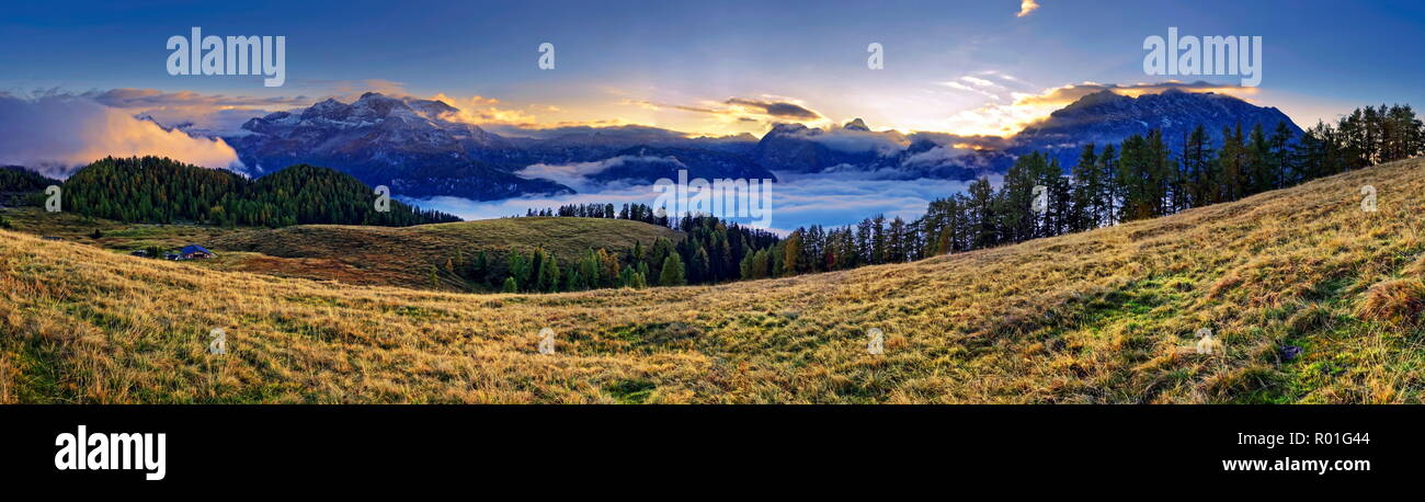 Mountain panorama Berchtesgarden Alps with Watzmann east face and Steinernes Meer at sunset, viewpoint Feuerpalfen Stock Photo
