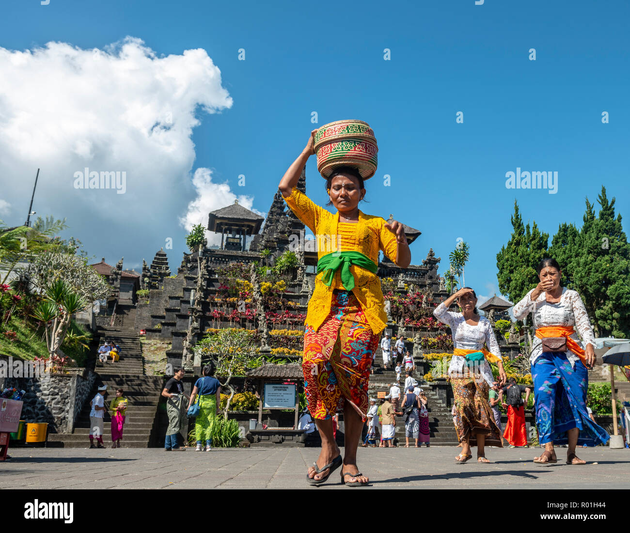 Devout Balinese, split gate, Candi bentar, mother temple Besakih, Pura Agung Besakih Penetaran, Banjar Besakih, Bali, Indonesia Stock Photo