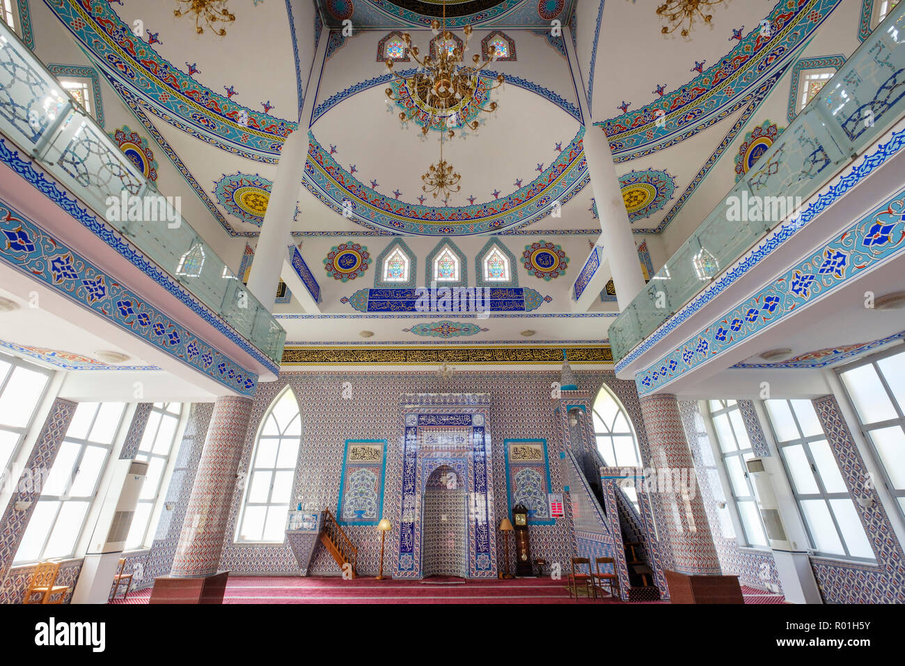 interior-of-the-parruca-mosque-xhamia-e-parrucs-shkodra-shkodr-qark-shkodra-albania-R01H5Y.jpg