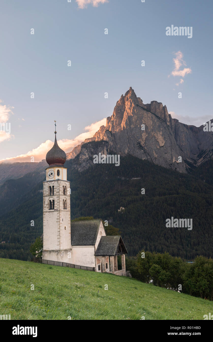 Church St. Valentin vorm Schlern, Seis am Schlern, Castelrotto, Dolomites, South Tyrol, Italy Stock Photo