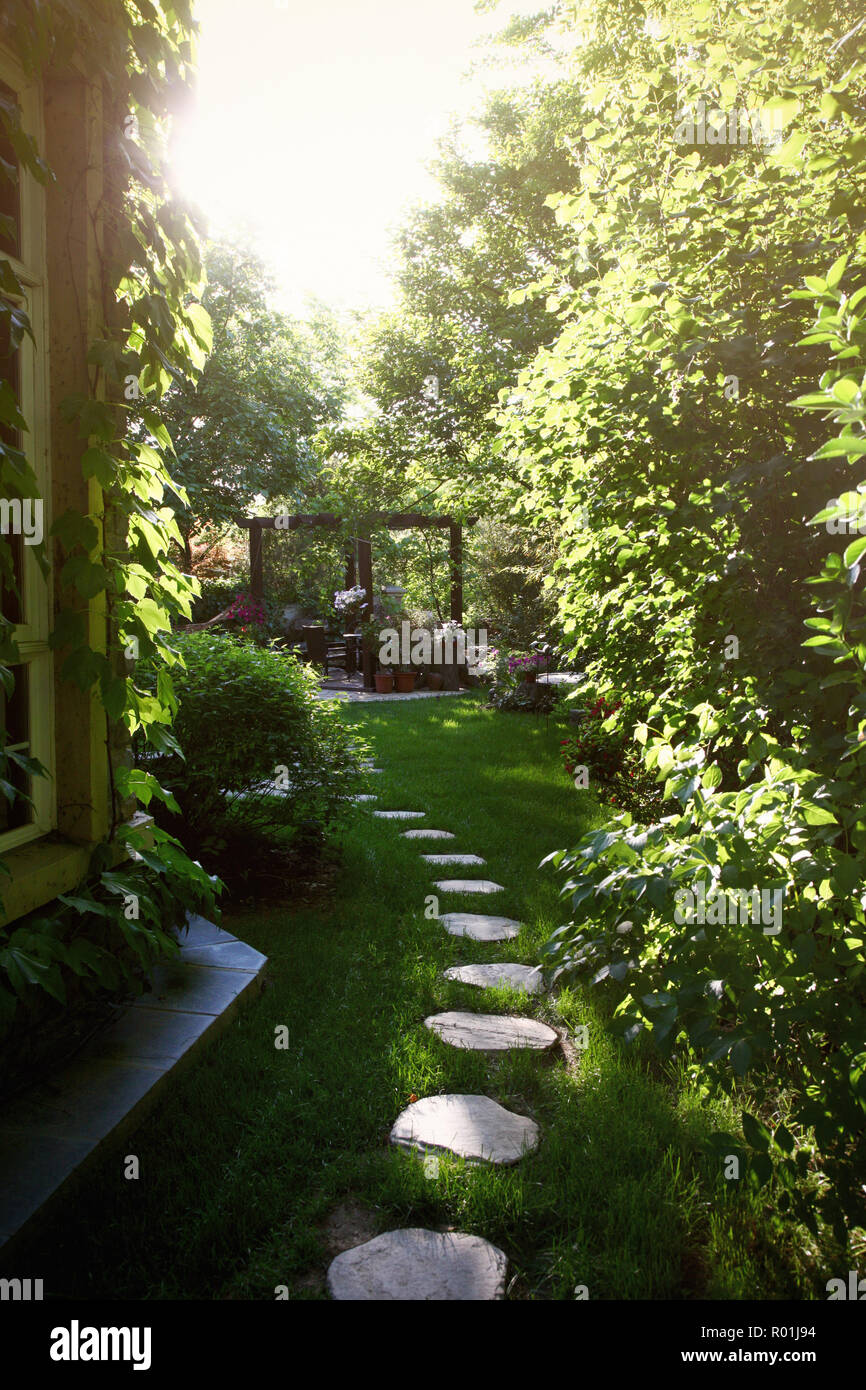 Courtyard villas hi-res stock photography and images - Alamy
