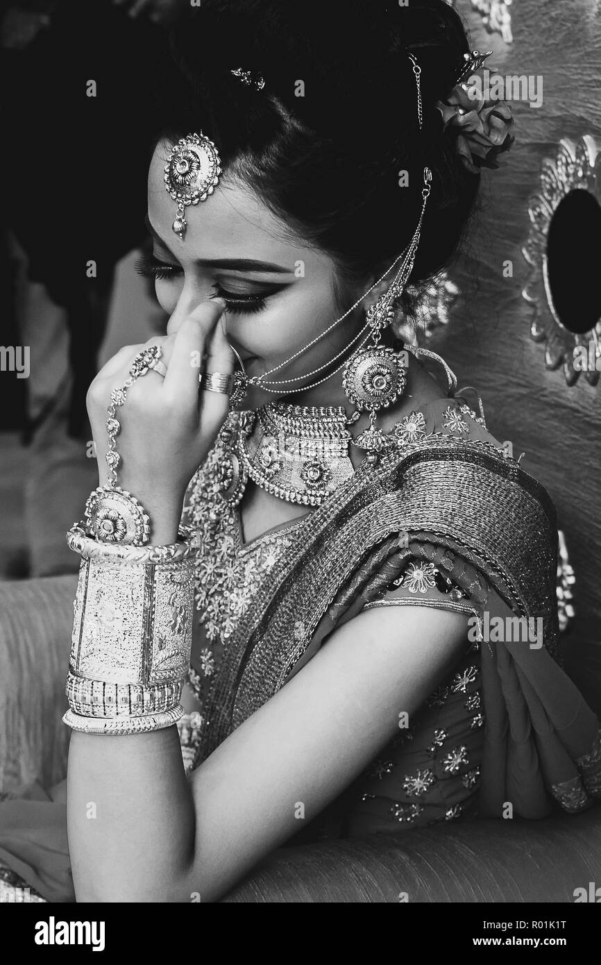 june 032018 durgapur india an unidentified beautiful young indian model poses with indian bridal make up R01K1T