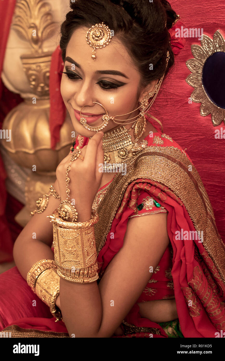june 032018 durgapur india an unidentified beautiful young indian model poses with indian bridal make up R01KD5