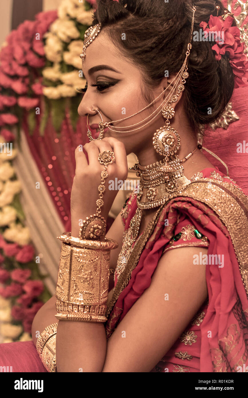 Photos:काला चश्मा लगाकर ब्राइडल लुक में हिना खान ने दिखाया स्वैग - India TV  Hindi
