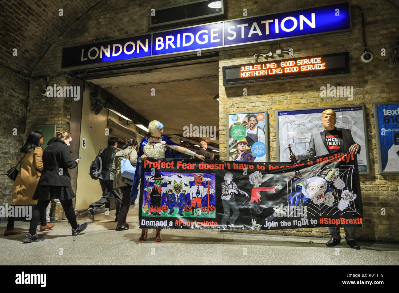 London Bridge Station London Uk 31st Oct 18 Activist And Writer Madeleina Kay L And Joan London Bridge Station London Uk 31st Oct 18 Activist And Writer Madeleina Kay L And Joan
