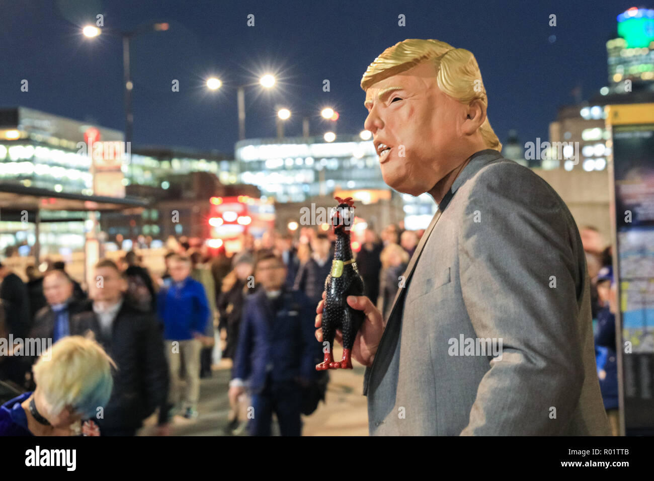 London Bridge Station, London, UK, 31st Oct 2018.  Joan , a protester with Donald Trump mask and 'chlorinated chicken' puppet, talks to passers by to raise awareness. London Bridge Station to raise awareness amongst the busy evening commuter crowd. Activists from anti-Brexit group 'No 10 Vigil' protest outside London Bridge Station with placards, banners and music. and hand out leaflets. Credit: Imageplotter News and Sports/Alamy Live News Stock Photo