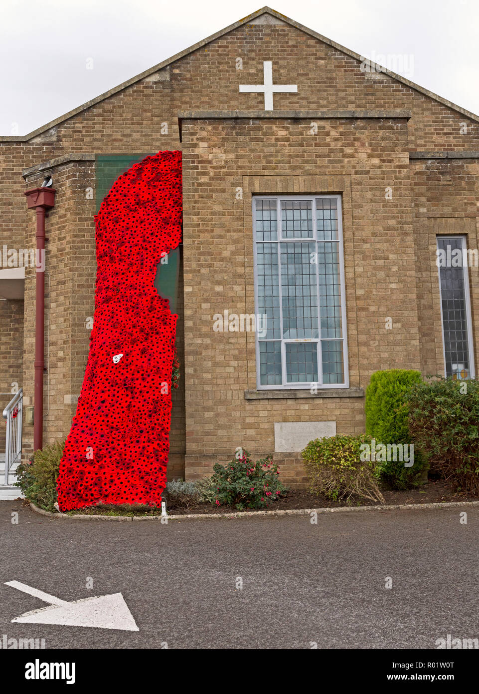 Weston-super-Mare, UK. 31st October, 2018. A cascade of knitted poppies outside Milton Methodist Church marks the centenary of the end of World War I. There are approximately 2,500 poppies which were knitted by members of the congregation and their families and friends. Keith Ramsey/Alamy Live News Stock Photo