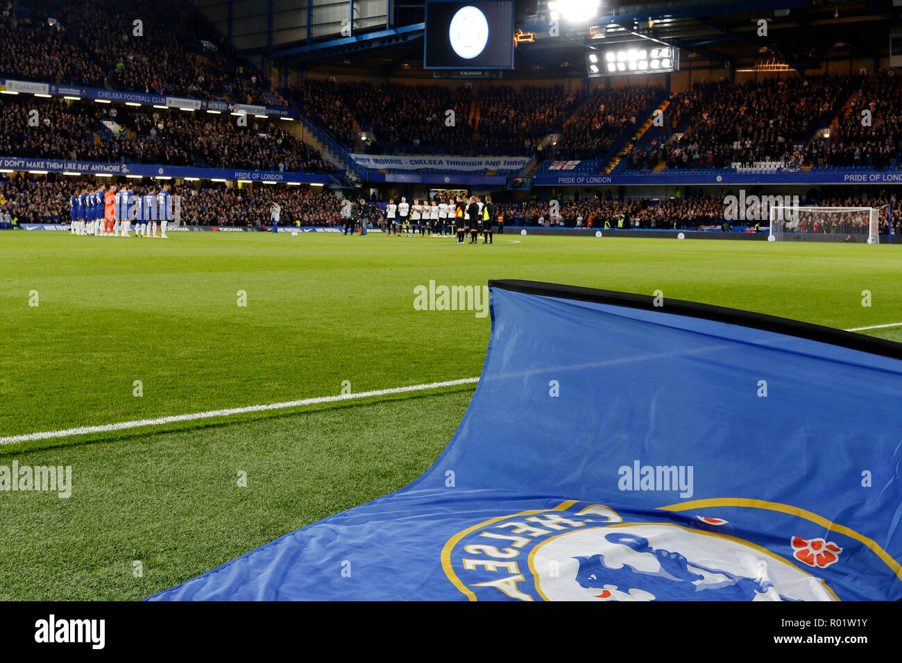London, UK. 31st October, 2018. Chelsea FC pay their respects to Vichai Shrivaddhanaprabha and those who lost their lives in the tragic crash at Leicester City Football Club during the EFL Carabao Cup Round of 16 match between Chelsea and Derby County at Stamford Bridge, London, England on 31 October 2018. Photo by Carlton Myrie.  Editorial use only, license required for commercial use. No use in betting, games or a single club/league/player publications. Credit: UK Sports Pics Ltd/Alamy Live News Stock Photo