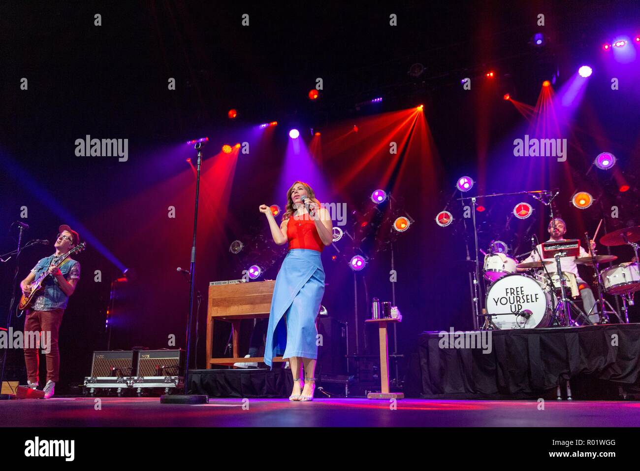 Madison, Wisconsin, USA. 30th Oct, 2018. MIKE OLSON, RACHAEL PRICE and