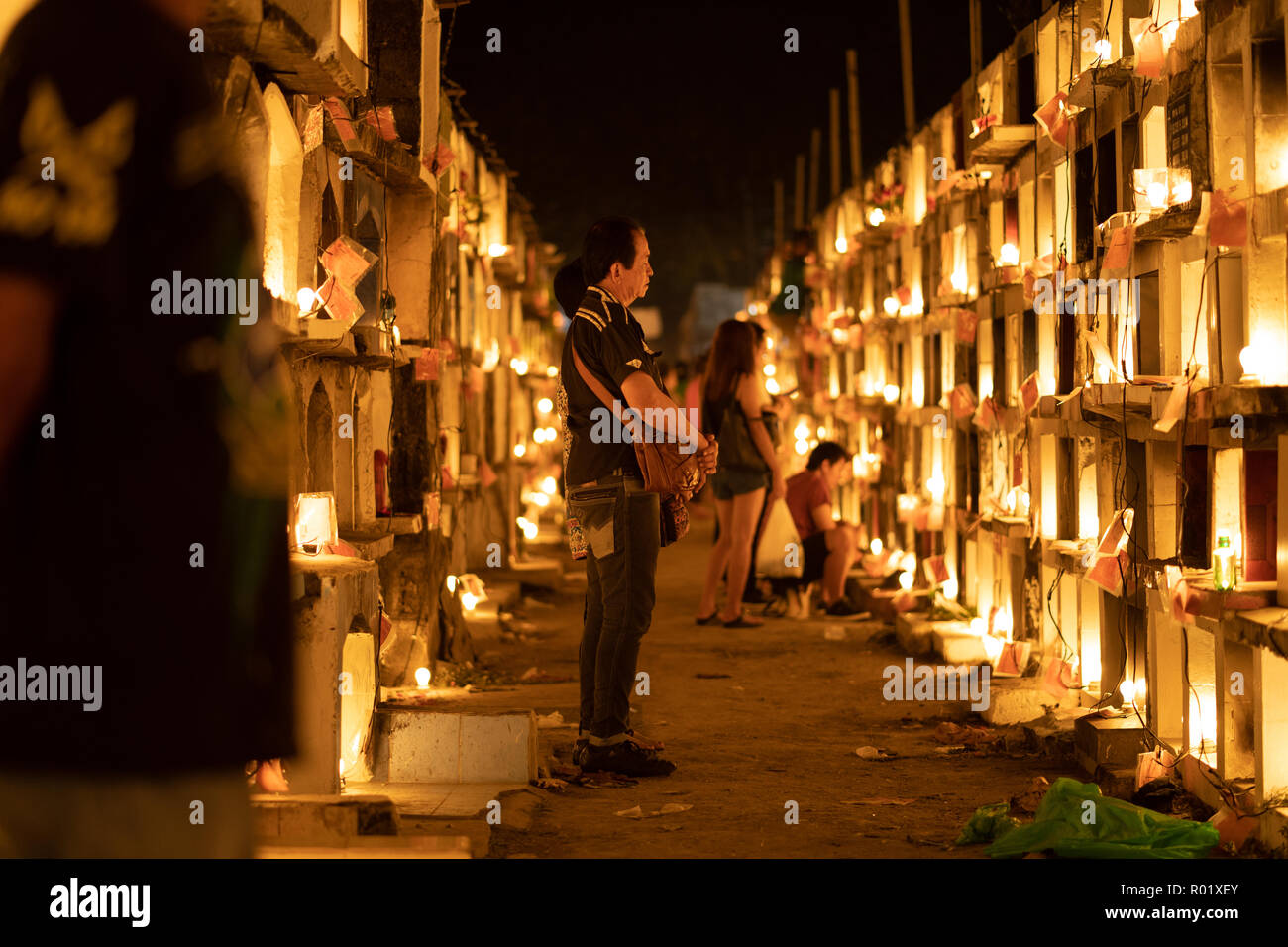 Carreta Cemetery, Cebu City, Philippines. 31st Oct, 2018. Millions of Filipinos will be visiting cemeteries & paying their respects to deceased loved ones in the Philippines this week, known as All Saints & All Souls Day, respectively taking place on the 1st & 2nd November. Credit: imagegallery2/Alamy Live News Stock Photo
