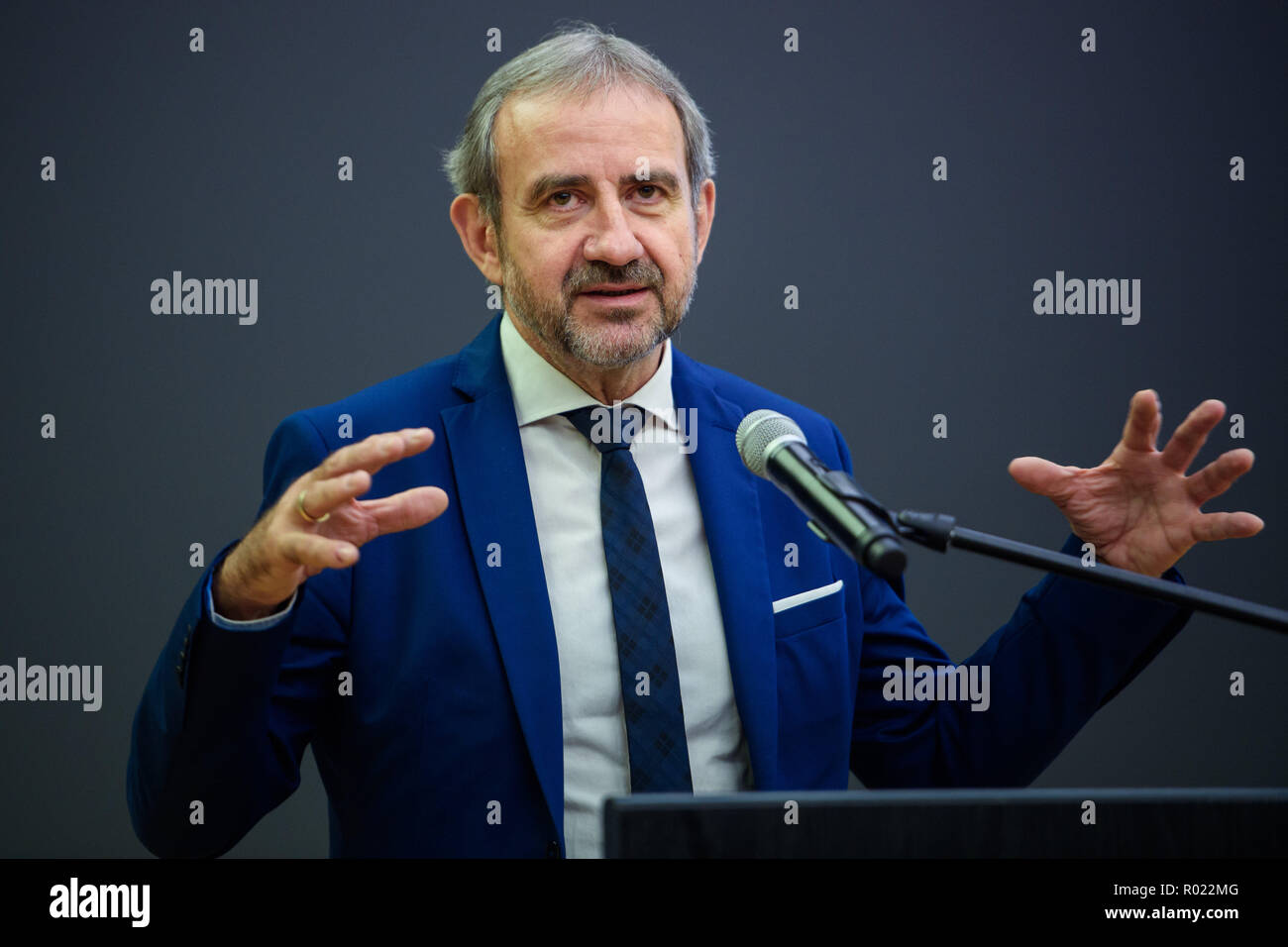 Berlin, Germany. 31st Oct, 2018. Hermann Parzinger, President of the Stiftung Preußischer Kutlrubesitz, speaks during an event for the presentation of the museum4punkt0 project. The joint project aims to make the museum visit more interactive and instructive with the help of digital means and to expand and simplify the transfer of knowledge. The Federal Government Commissioner for Culture and the Media is making a total of 15 million euros available for this purpose until 2020. Credit: Gregor Fischer/dpa/Alamy Live News Stock Photo