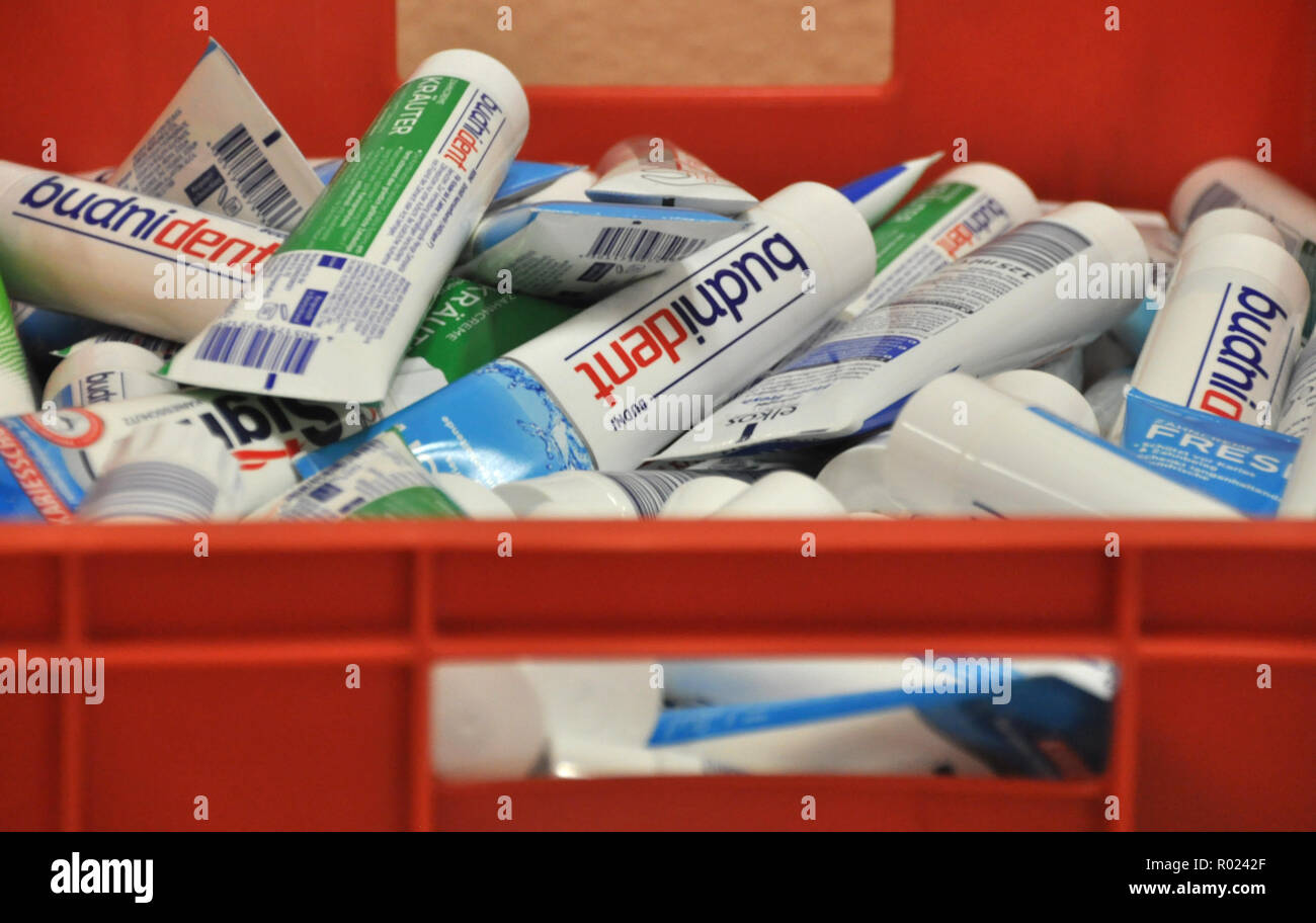 Hamburg, Germany. 01st Nov, 2018. Donated toothpaste tubes lie in a box in the emergency shelter in Friesenstraße. On Thursday the winter emergency programme for homeless people starts in Hamburg. Credit: Hannah Wagner/dpa/Alamy Live News Stock Photo