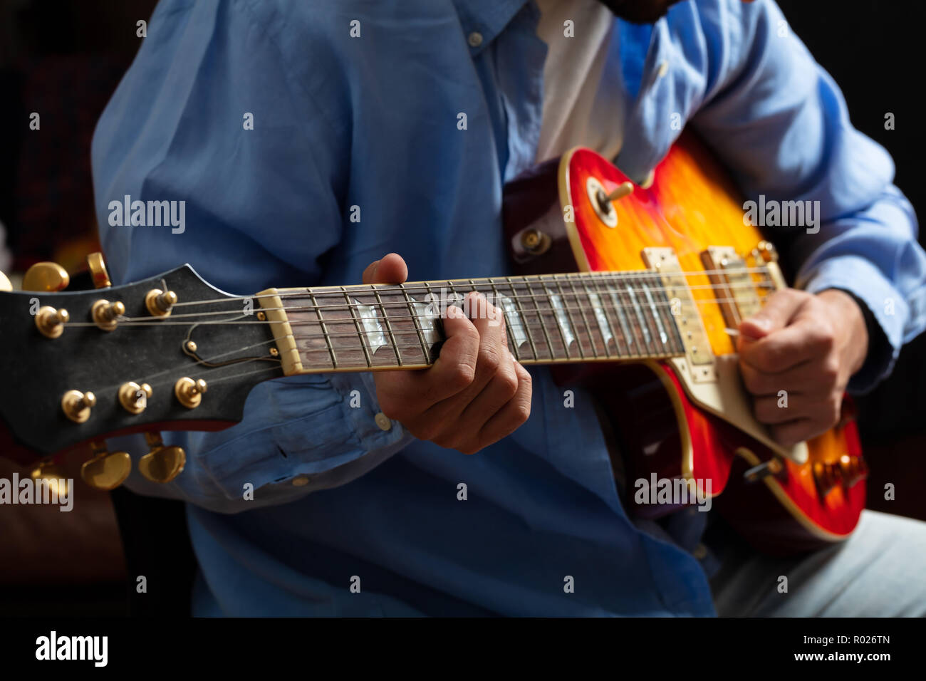 Left handed guitar hires stock photography and images Alamy