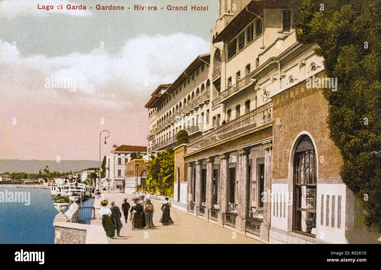 Italy Lombardia  Gardone Riviera - Postcard of Gardone Riviera with Grand Hotel Gardone in 1904 Stock Photo