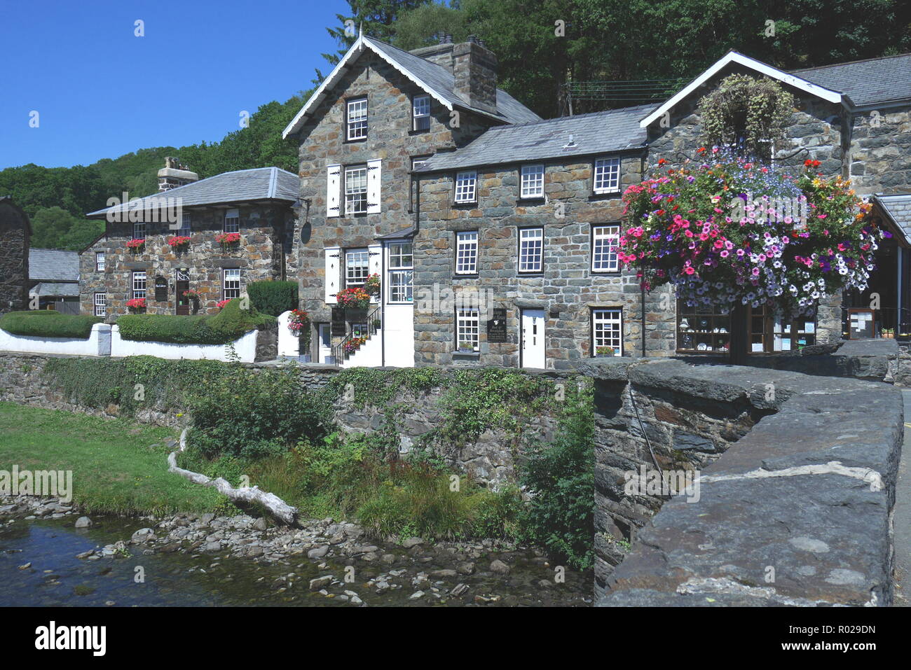 Houses and the River Colwyn, Nant Colwyn, Beddgelert, Gwynedd, Snowdonia, North Wales, United Kingdom Stock Photo