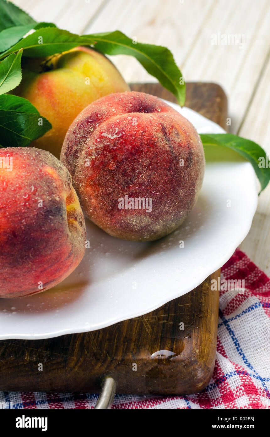 Wet peaches hi-res stock photography and images - Page 3 - Alamy
