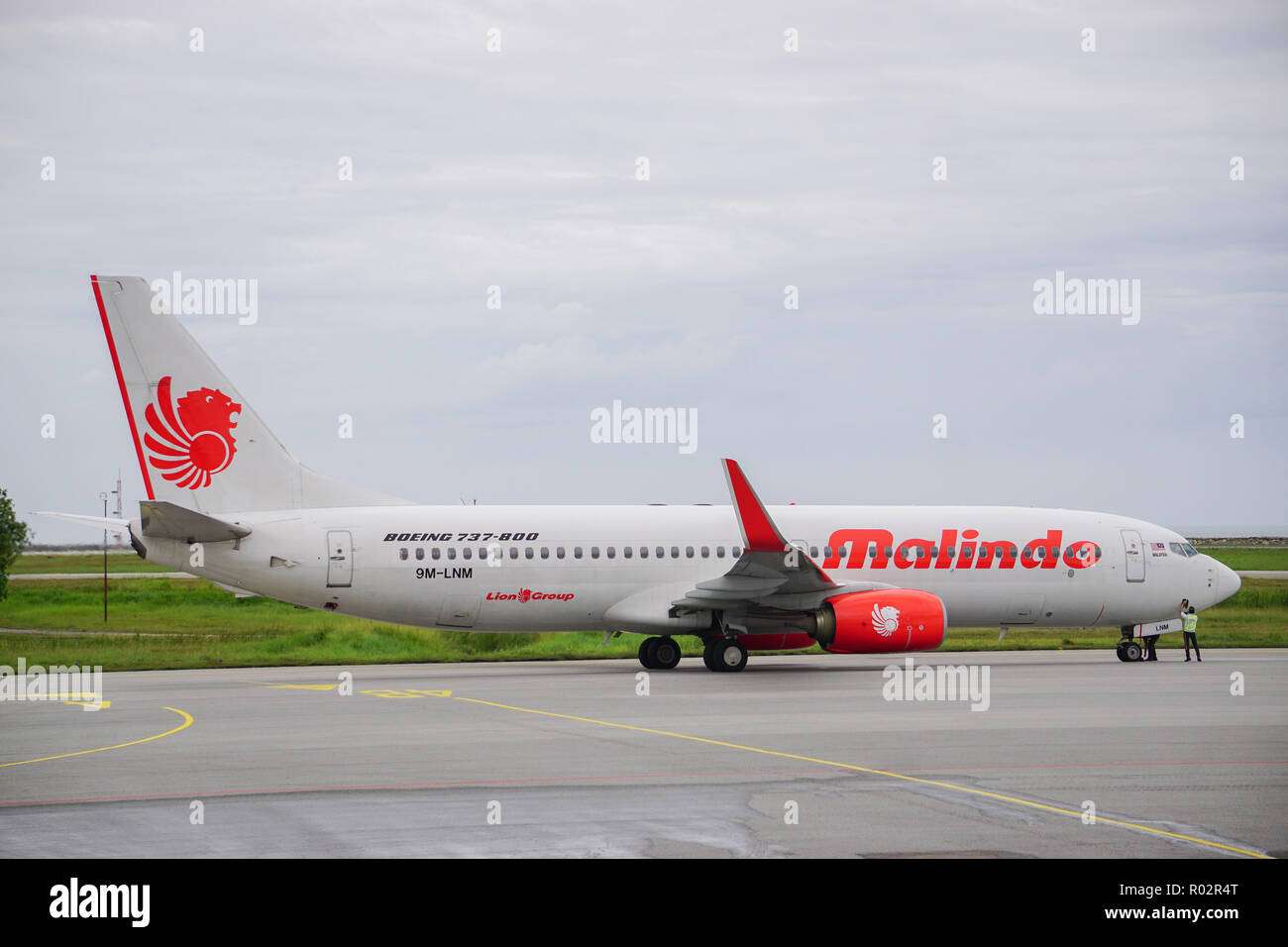 Kota Kinabalu Sabah Malaysia - Jan16, 2018 : Malindo aircraft Boeing 737-800 with registration no 9M-LNM pictured on Jan 16, 2018. The aircraft is own Stock Photo