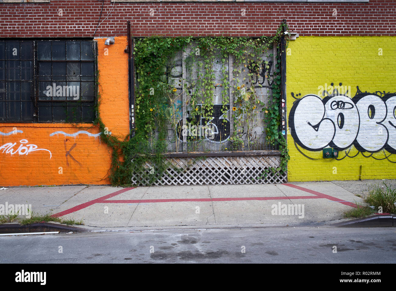 Grafitti flowers hires stock photography and images Alamy