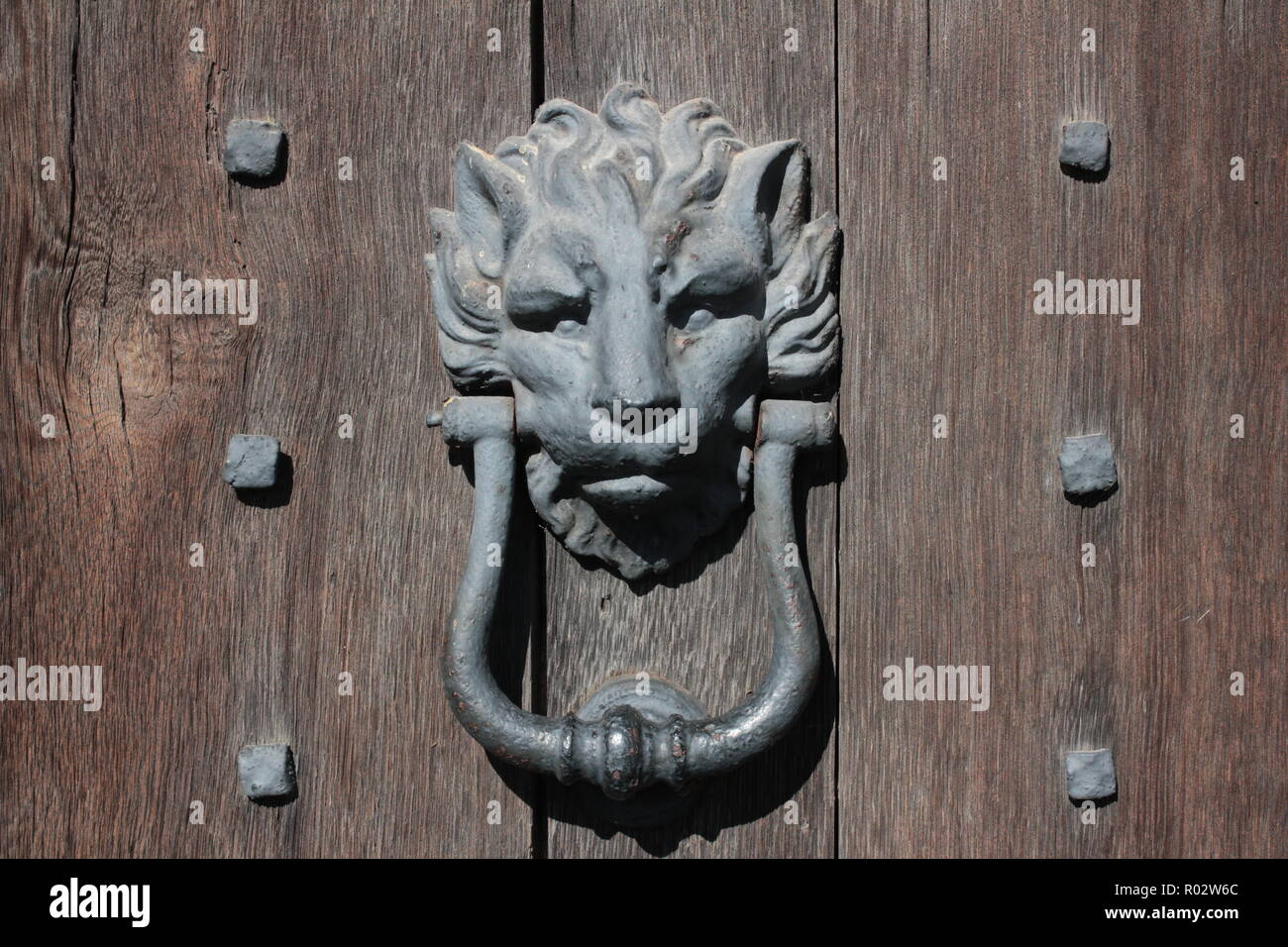 Old oak wooden studded door hi-res stock photography and images - Alamy