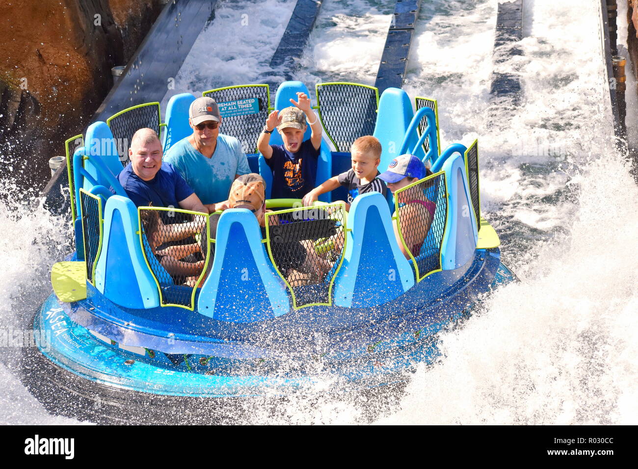 orlando-florida-october-19-2018-people-enjoying-a-soaked-splash